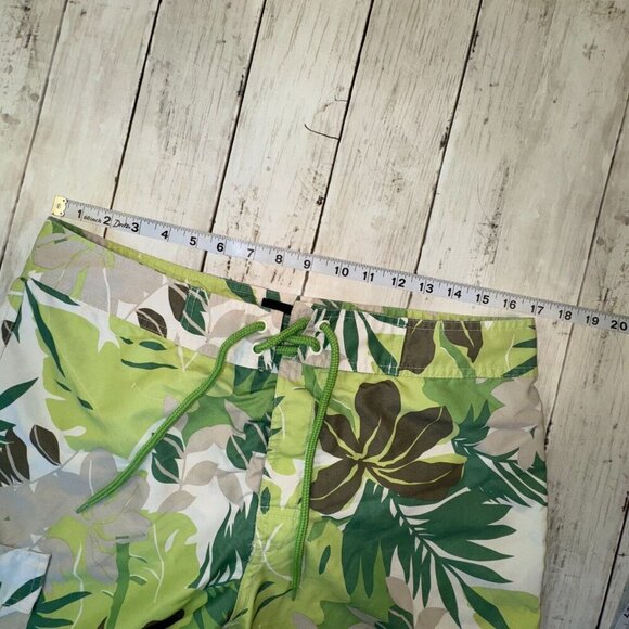 Gap Board Shorts Mens M Green Hibiscus Drawstring Tie Nylon Swimwear - Picture 4 of 6